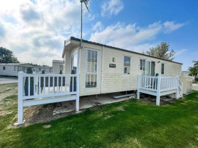 Lovely Caravan With Decking At St Osyth Beach, Essex Ref 28044Dw